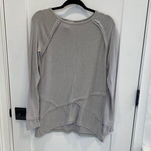 Aventura Light Gray Long Sleeve Women's Top